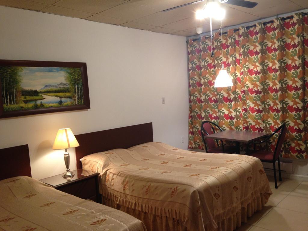 Motel Econonuit Шербрук Стая снимка