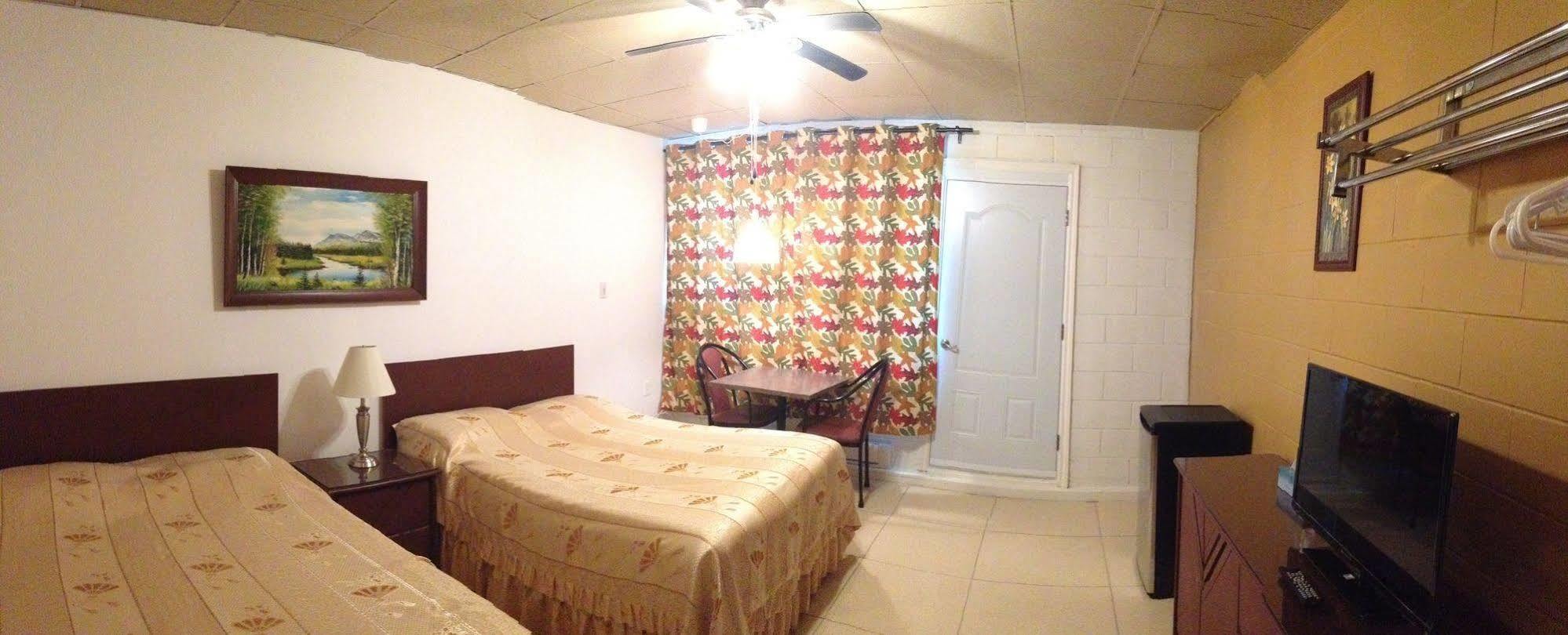 Motel Econonuit Шербрук Екстериор снимка