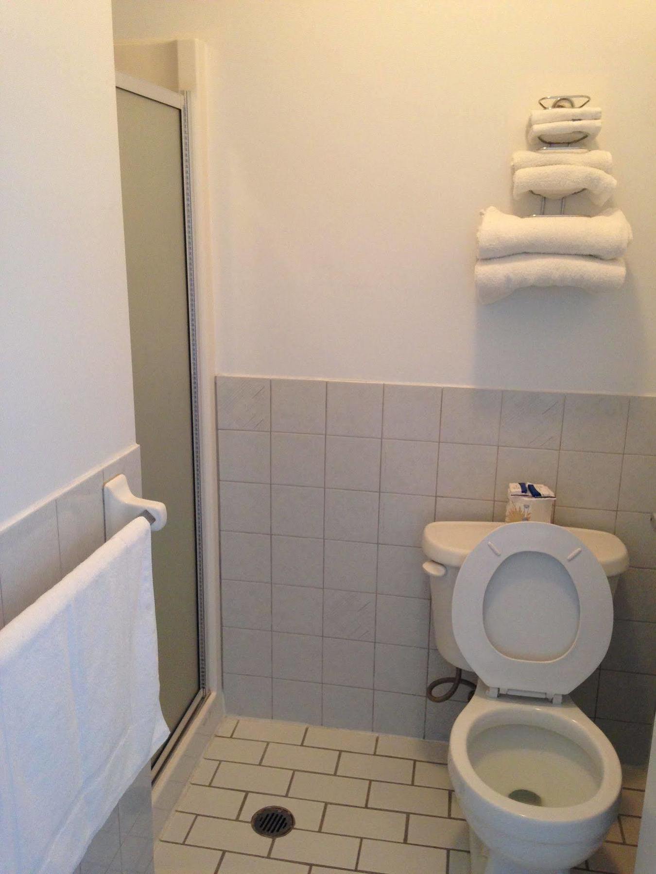 Motel Econonuit Шербрук Екстериор снимка