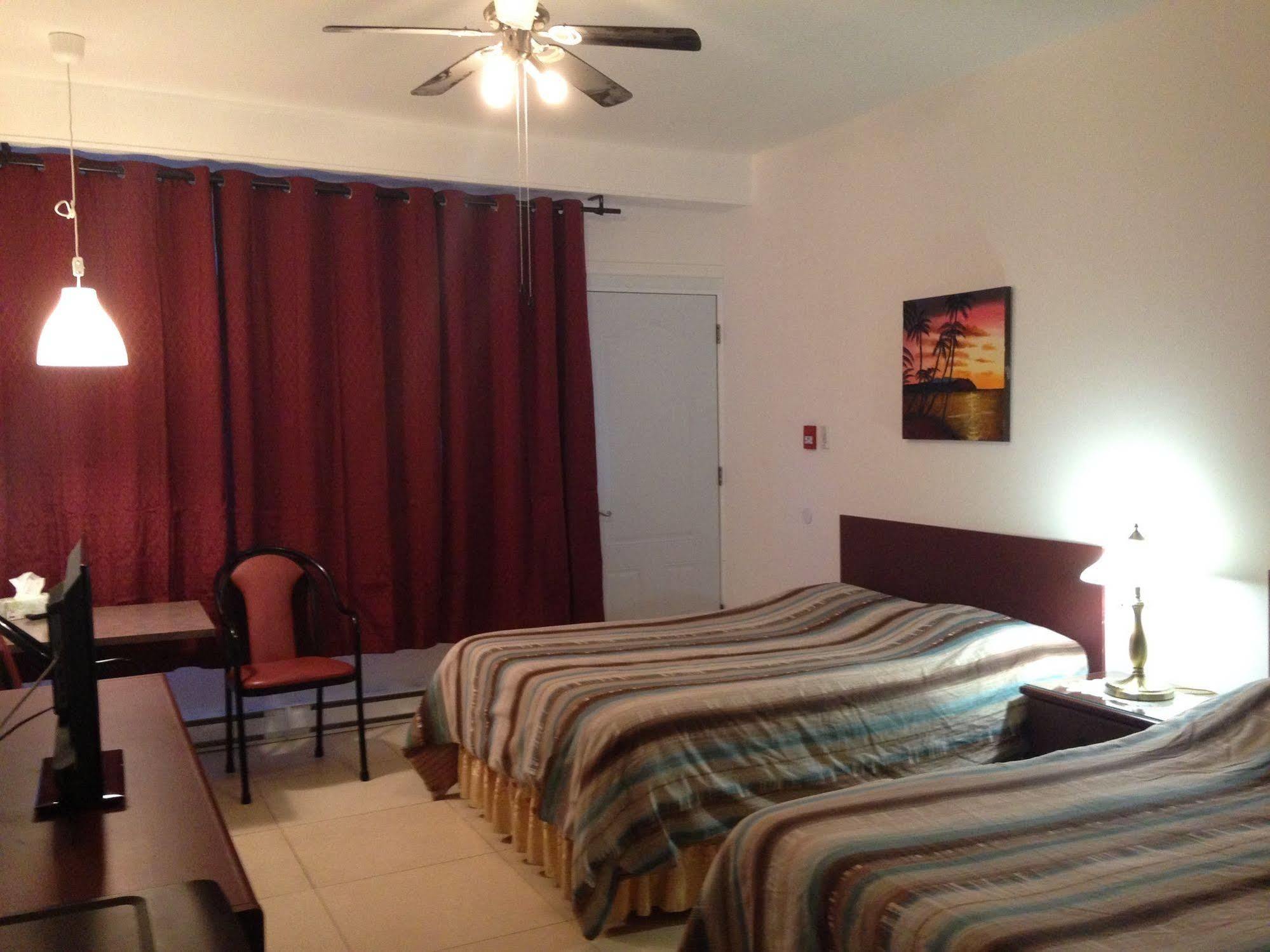 Motel Econonuit Шербрук Екстериор снимка