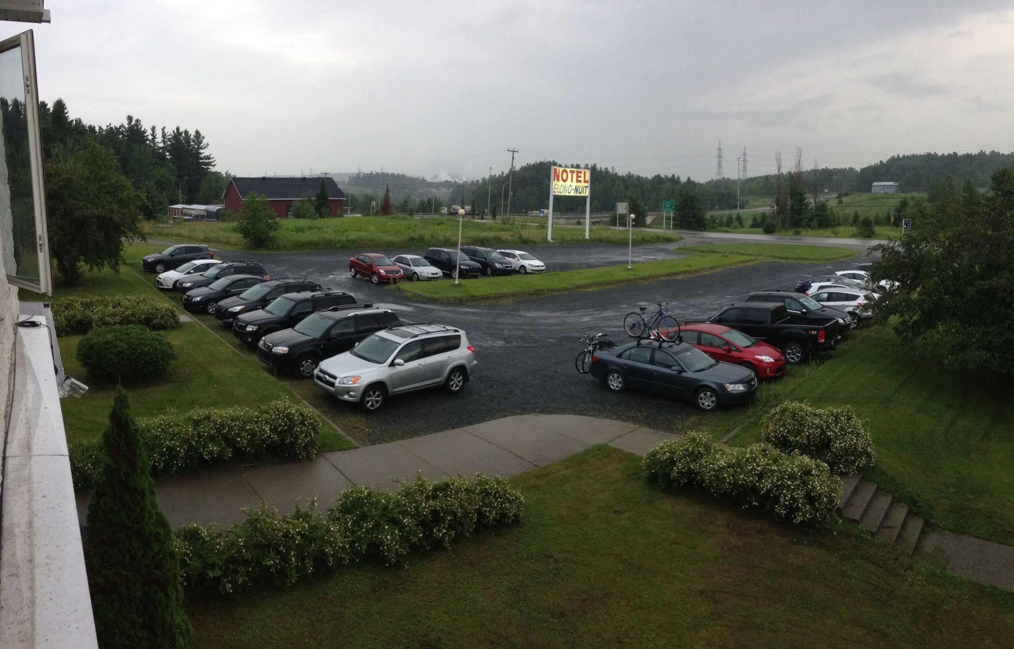 Motel Econonuit Шербрук Екстериор снимка